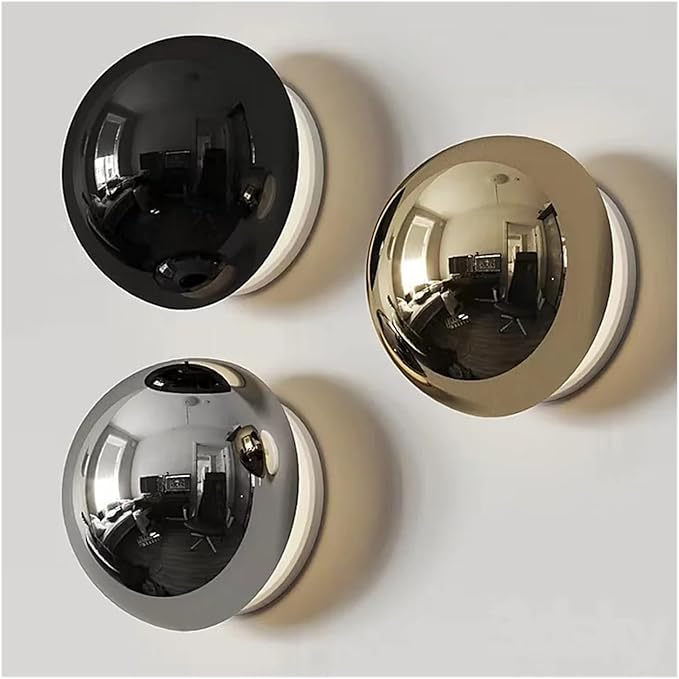 Luxurious minimalist wall lamp