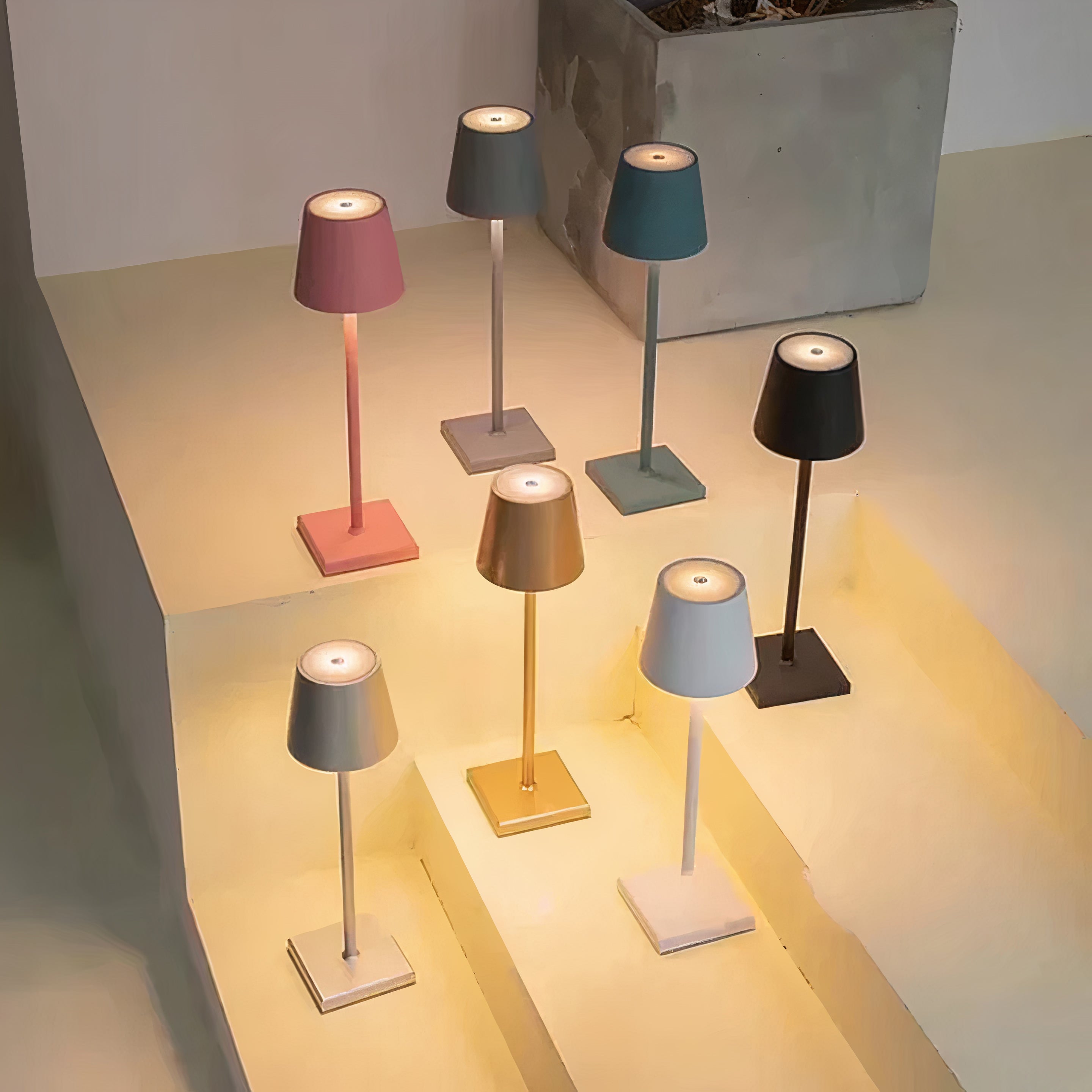 Elegant waterproof table lamp