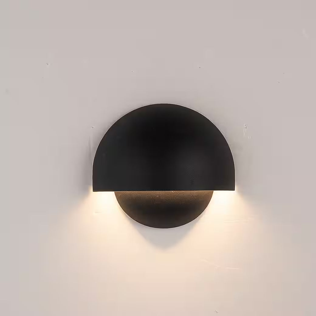 Luxurious Garden Wall Light