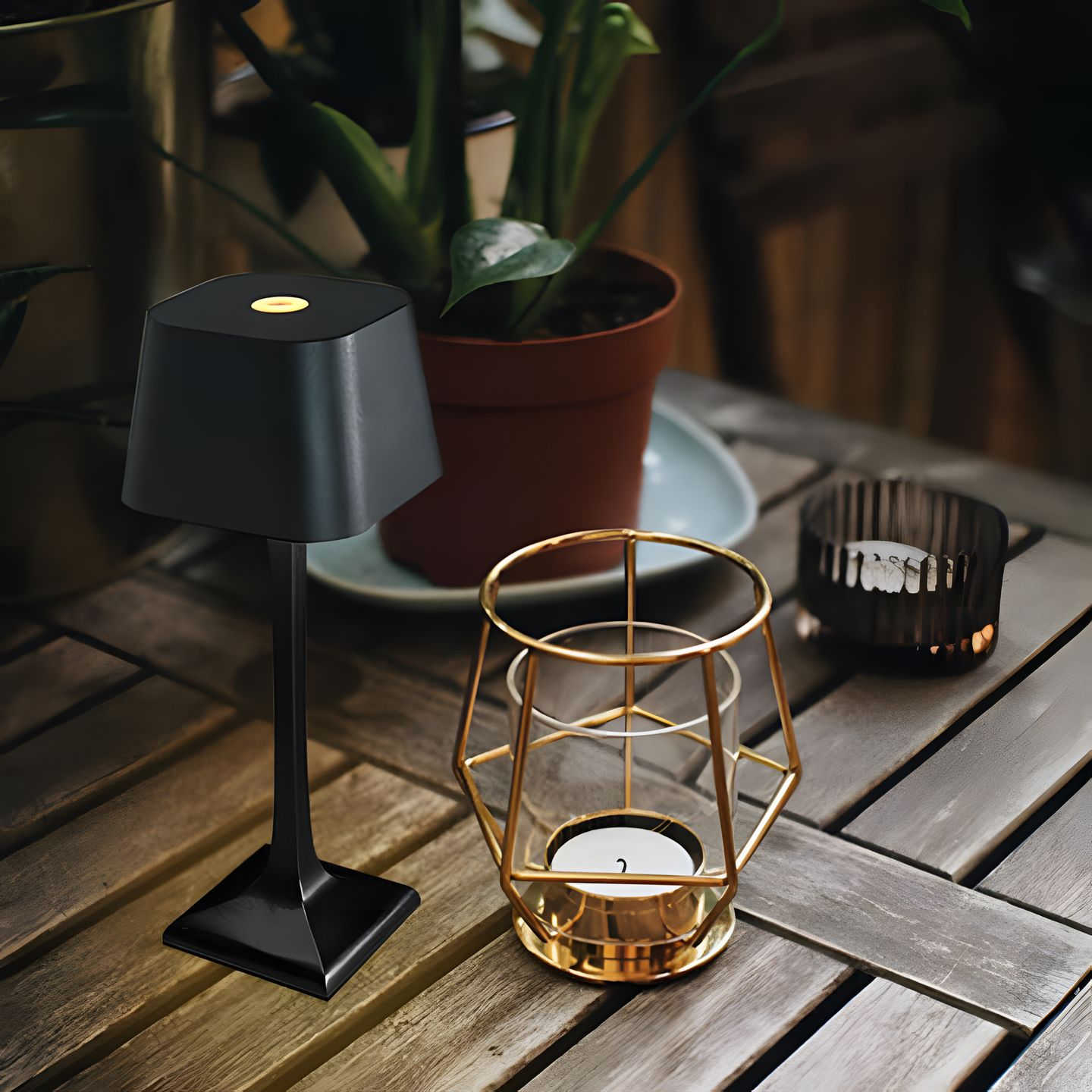 Modern Wireless Table Lamp