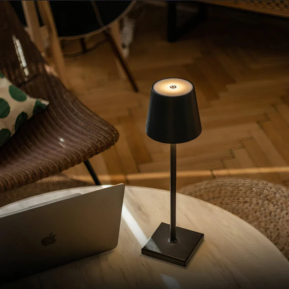 Elegant waterproof table lamp