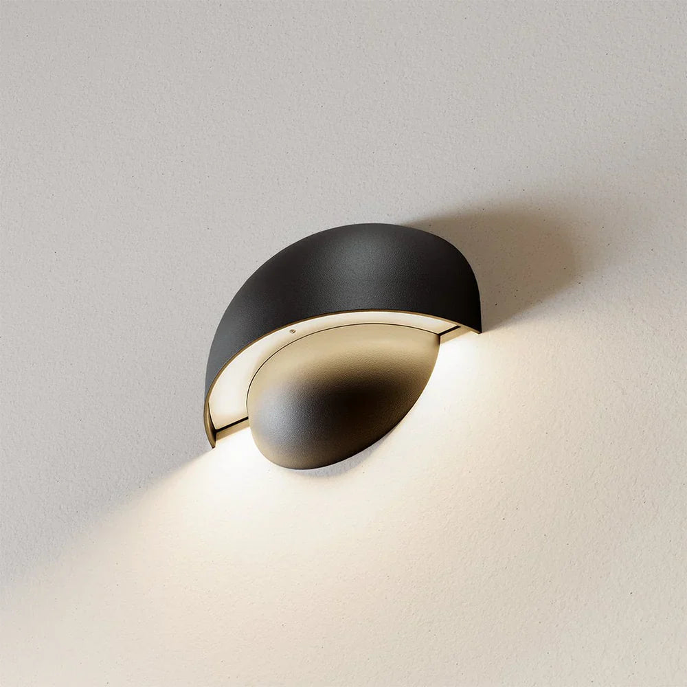 Luxurious Garden Wall Light