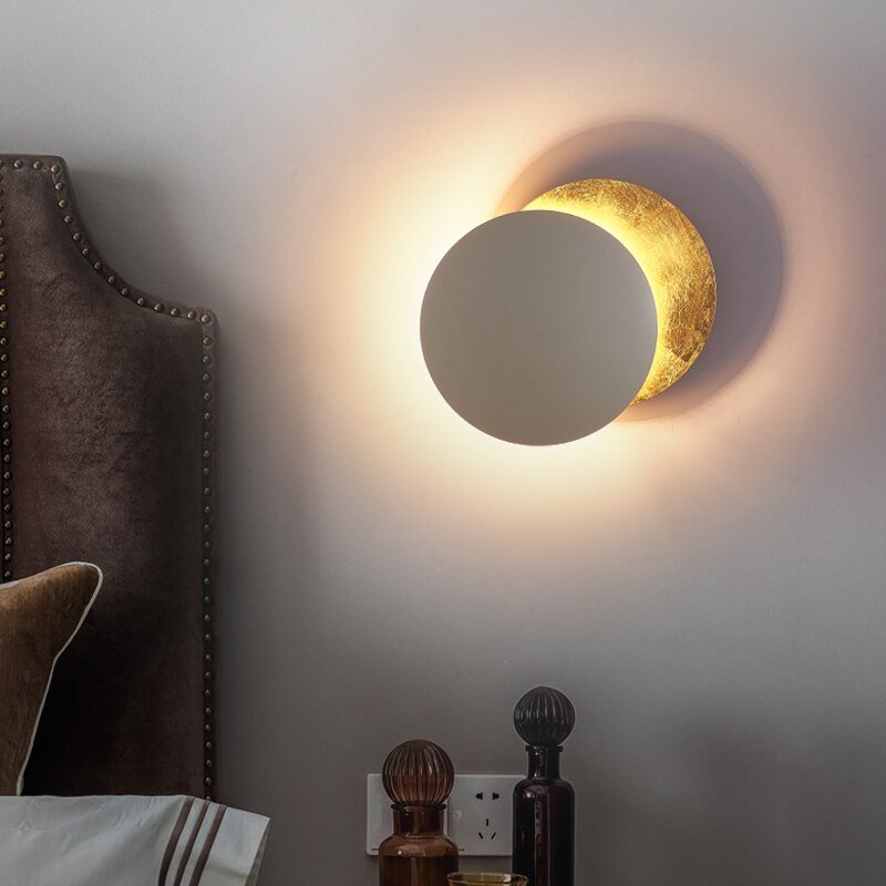 Luxurious wall lamp
