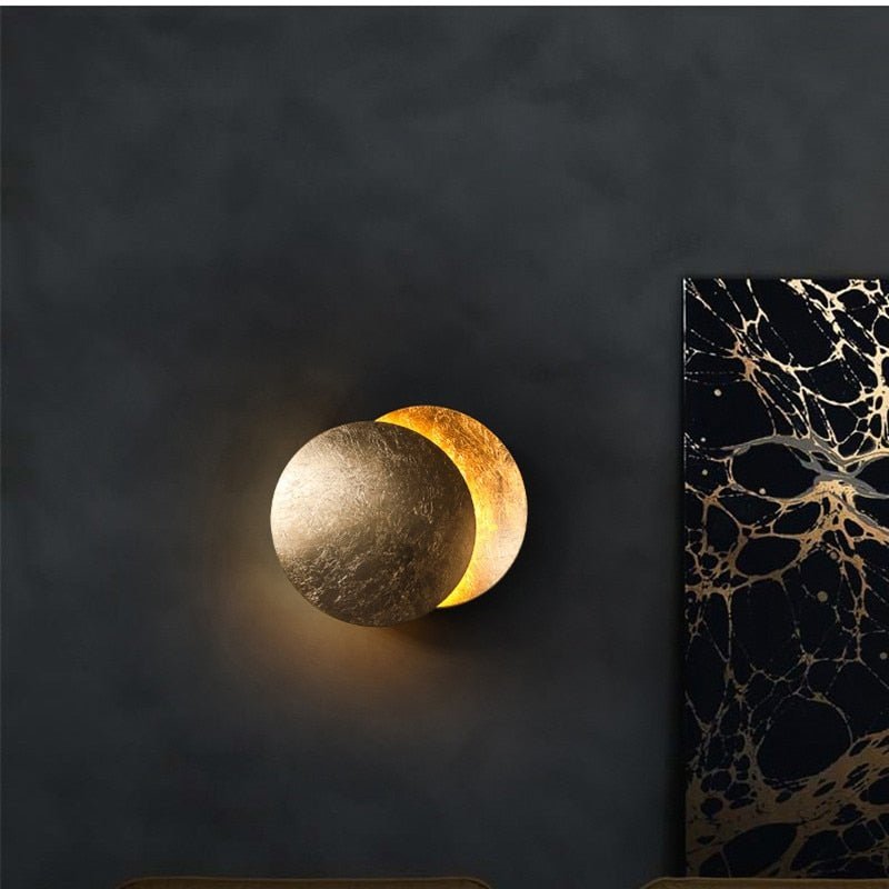 Luxurious wall lamp