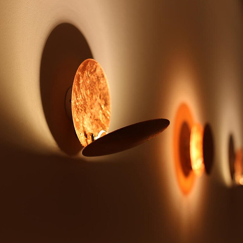 Luxurious wall lamp