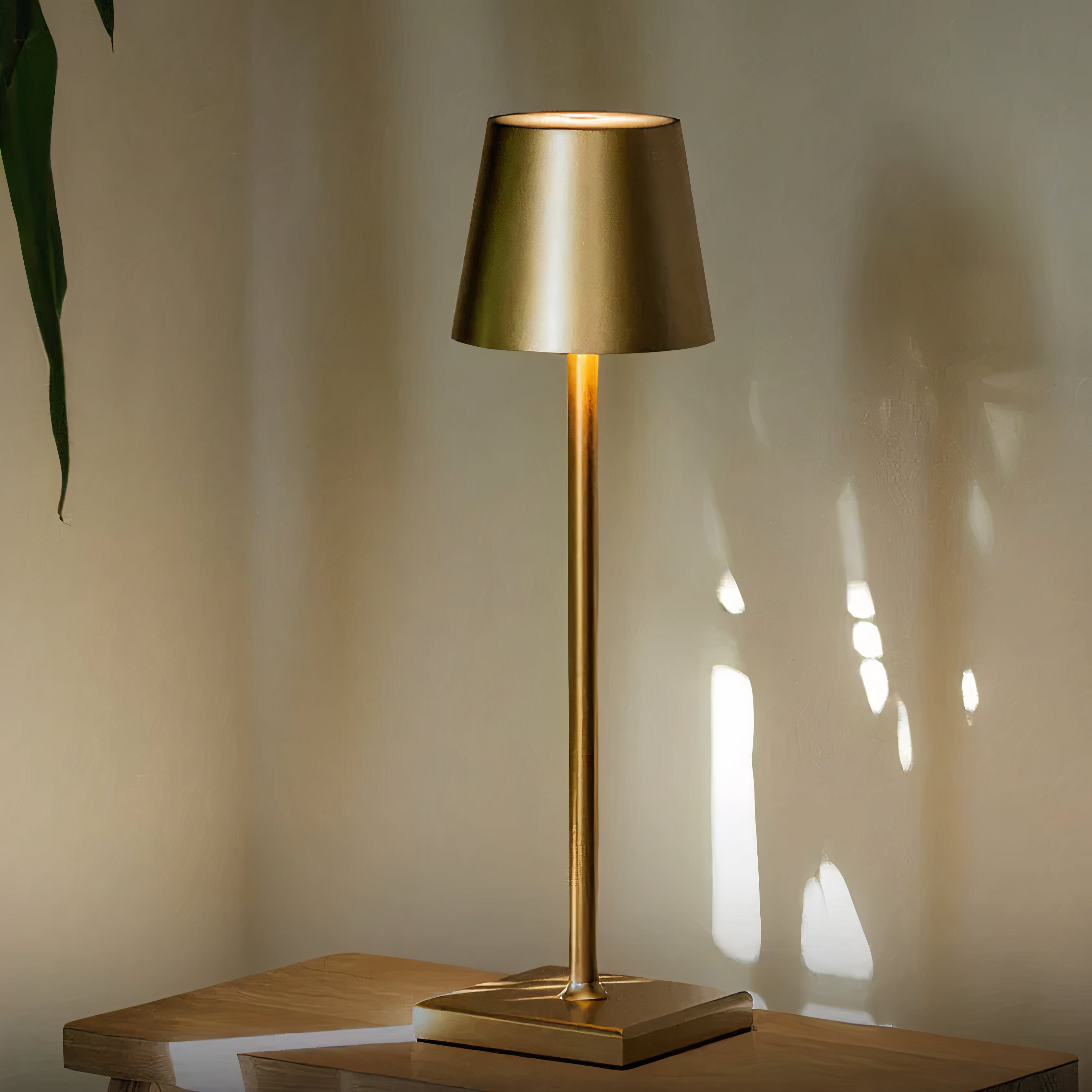 Elegant waterproof table lamp