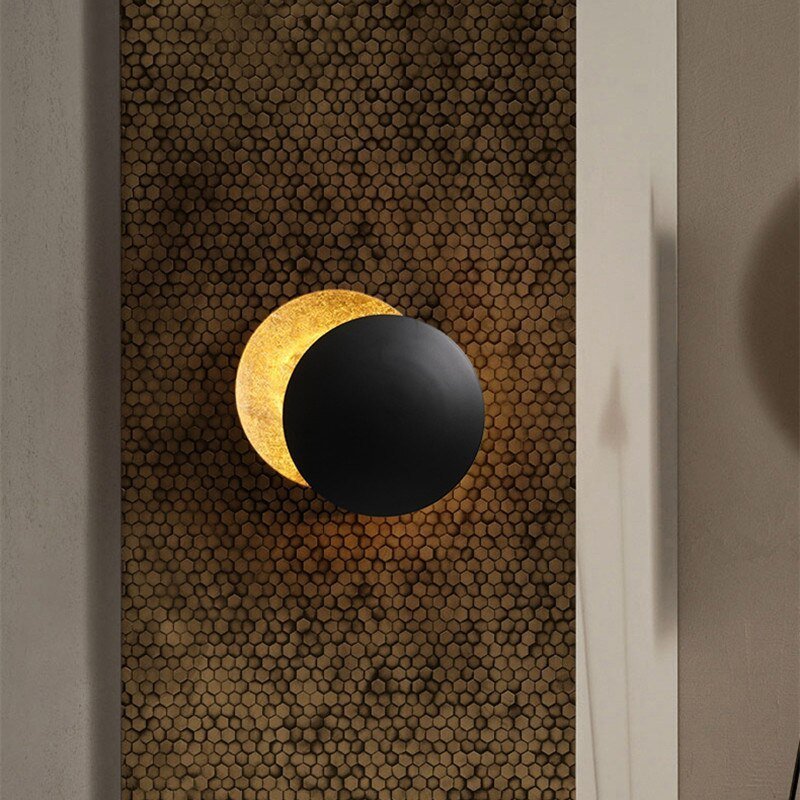 Luxurious wall lamp