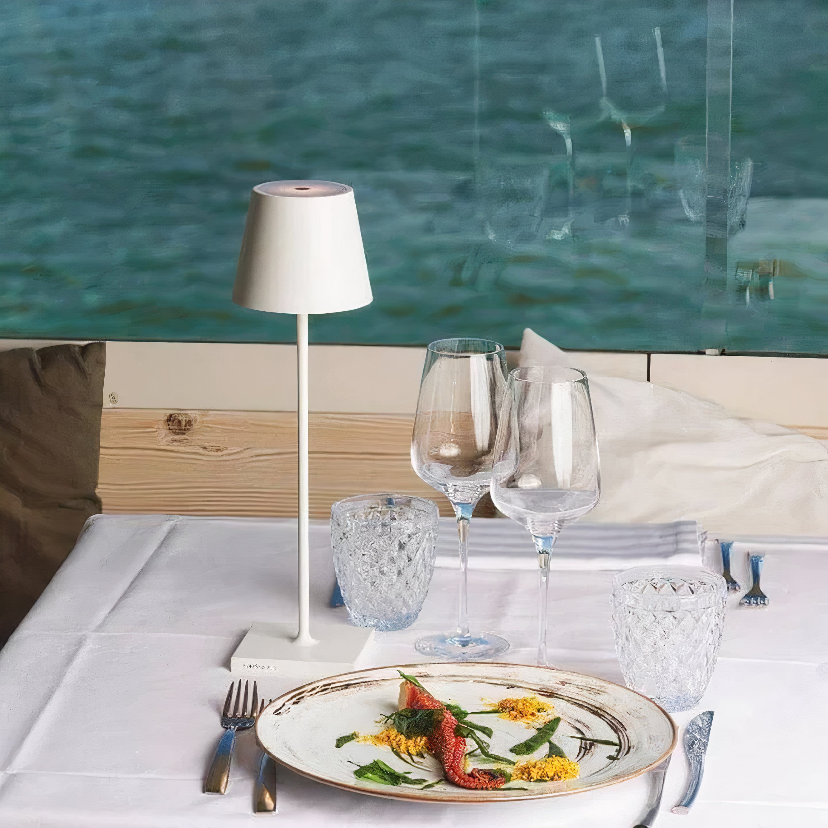 Elegant waterproof table lamp
