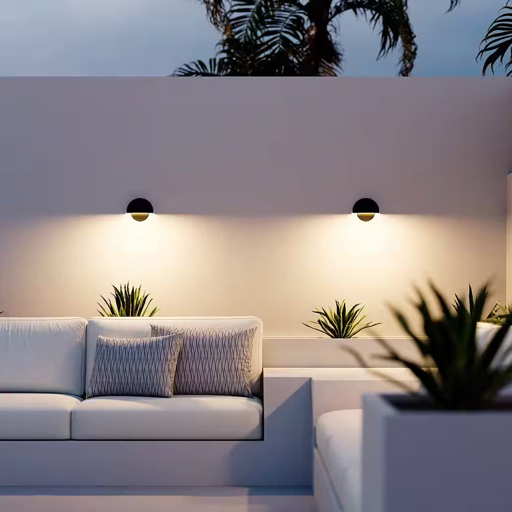 Luxurious Garden Wall Light