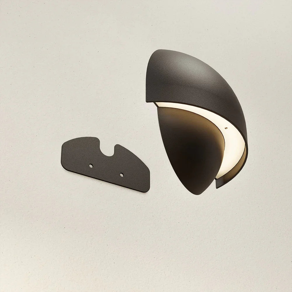 Luxurious Garden Wall Light