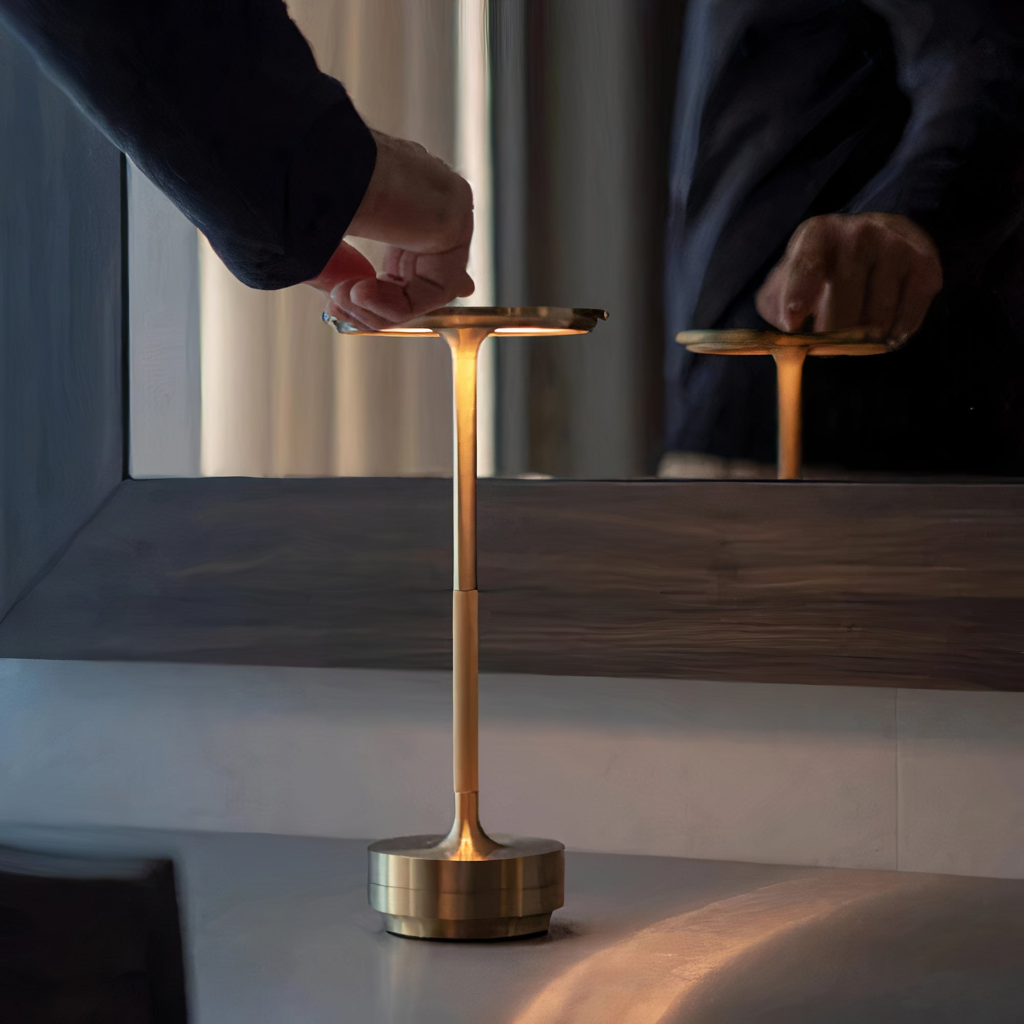 LunaLux Wireless Table Lamp