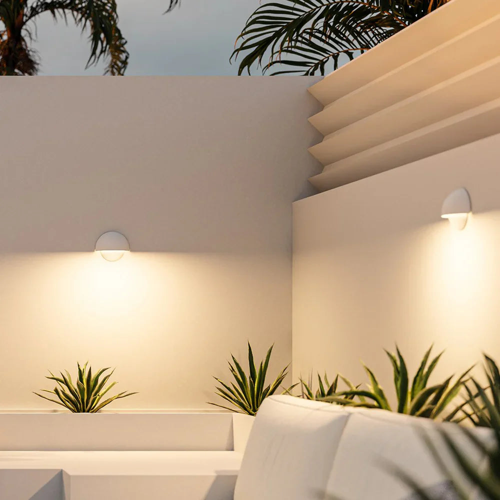 Luxurious Garden Wall Light